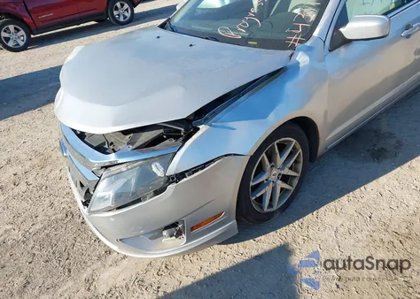 2010 Ford Fusion Se z USA, uszkodzony, nr VIN 3FAHP0HA8AR258978